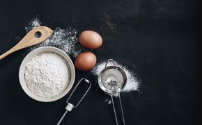 Peach Pies with Budding Pâtissier 'Baked Baloch'
